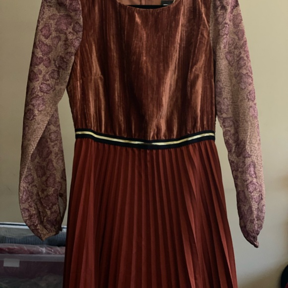 VINTAGE DRESS - Picture 2 of 11